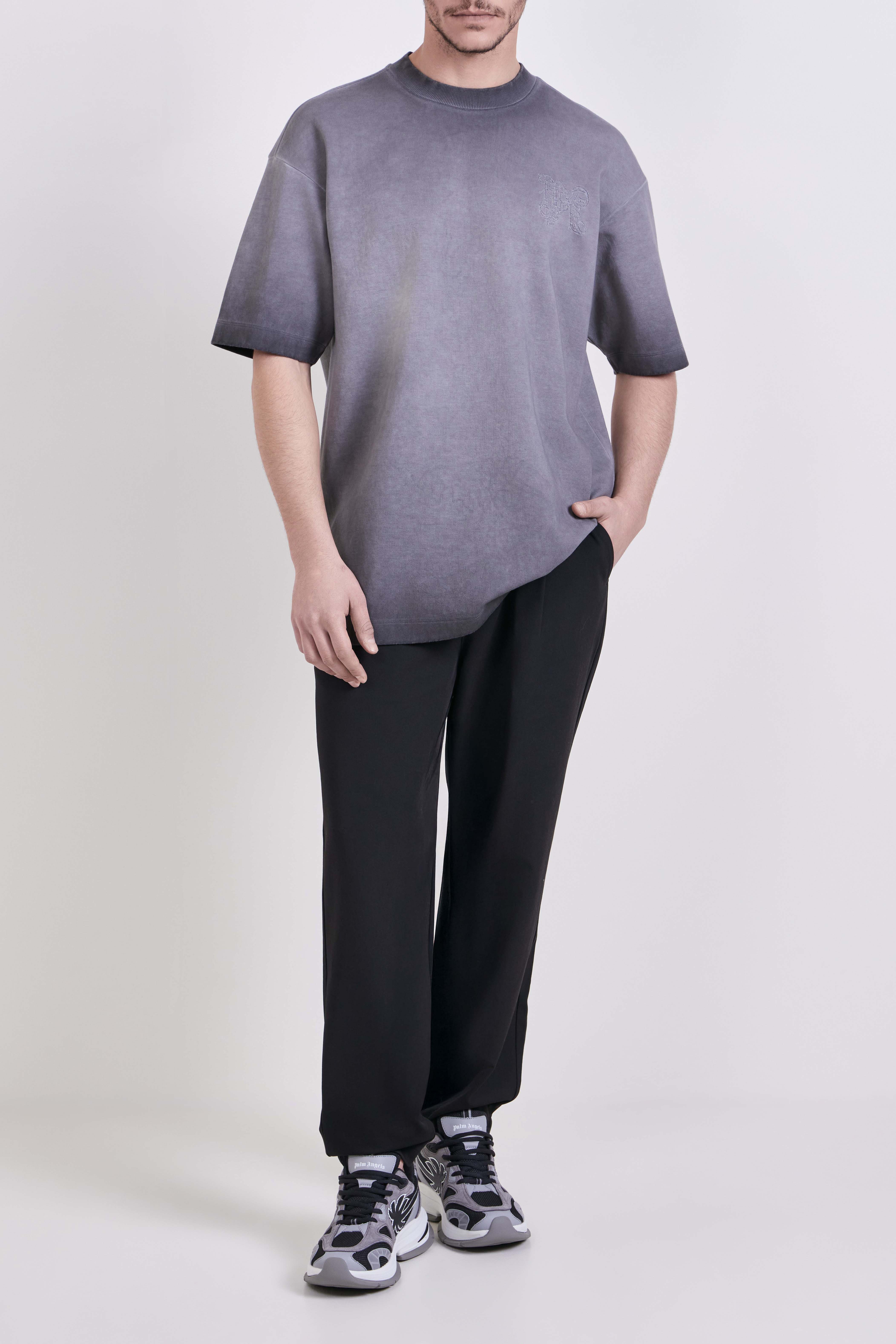 תמונת כל הלוק של חולצת טי אוברסייז